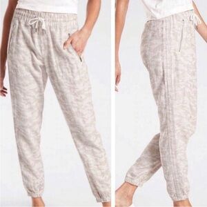 Athleta Cabo Tide Linen Desert Neutral Camo Jogger Pants Size 12 Athleisure